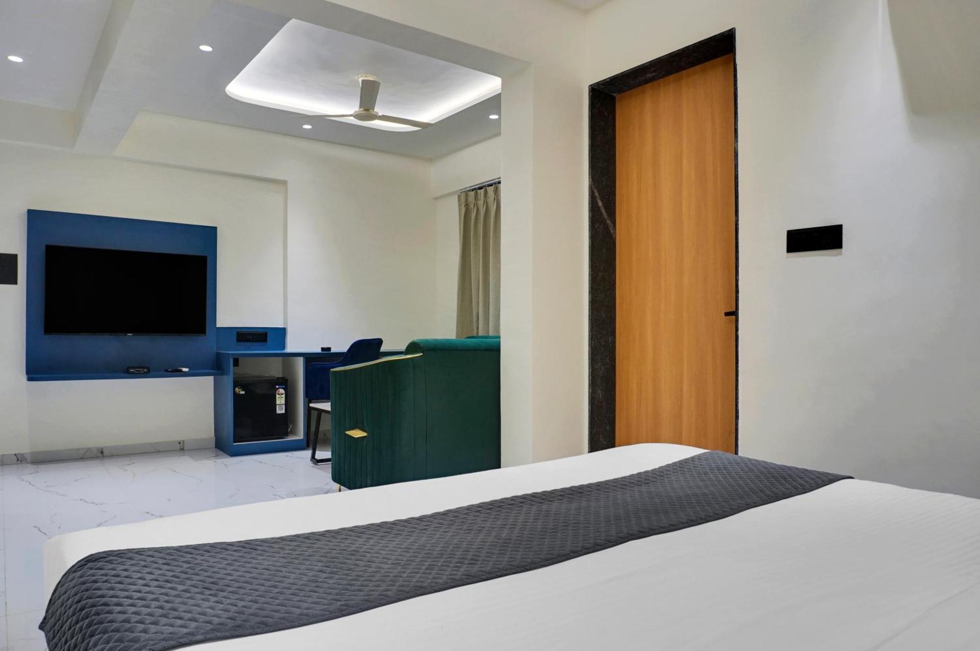 Palm Suites Baner- Indian Nationals Only Pune Eksteriør bilde